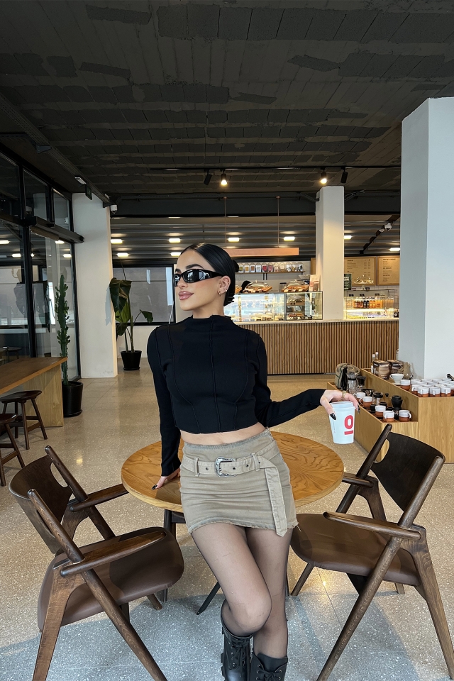 Siyah Dikiş Detay Crop Top ATE4342 - DONT FASHİON