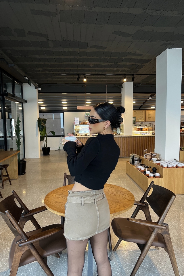 Siyah Dikiş Detay Crop Top ATE4342