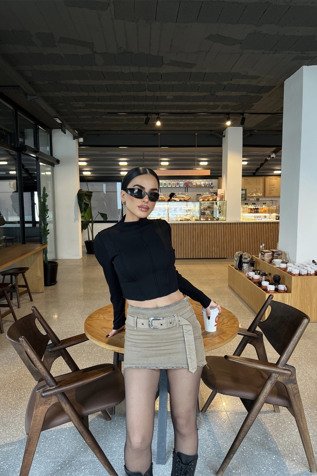 Siyah Dikiş Detay Crop Top ATE4342