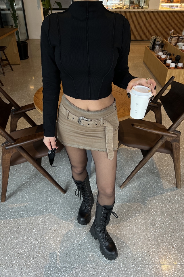 Siyah Dikiş Detay Crop Top ATE4342