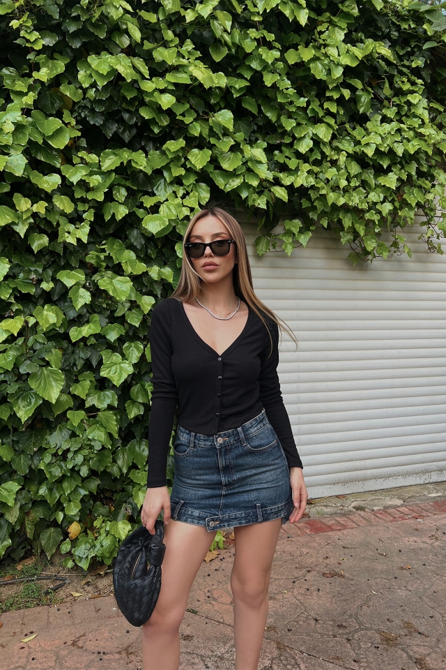 Siyah Düğme Detay Crop Top ATE6666 - BARAN