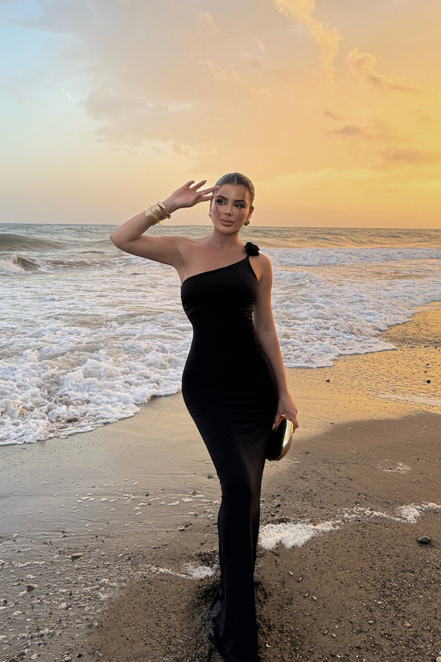 Siyah Gül Detay Bağlamalı Elbise ATE-0211