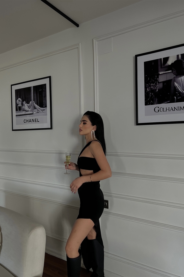 Siyah Halka Detay Derin Yırtmaçlı Elbise ATE3475