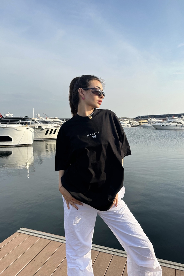 Siyah Halsey Yazılı Tişört