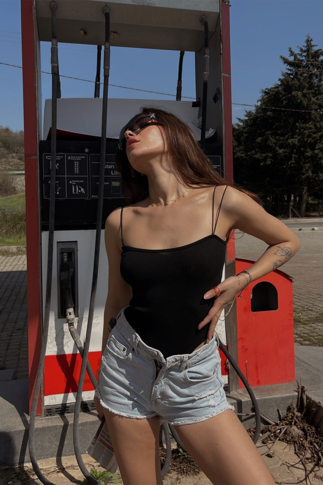 Siyah İp Askılı Bodysuit (1)