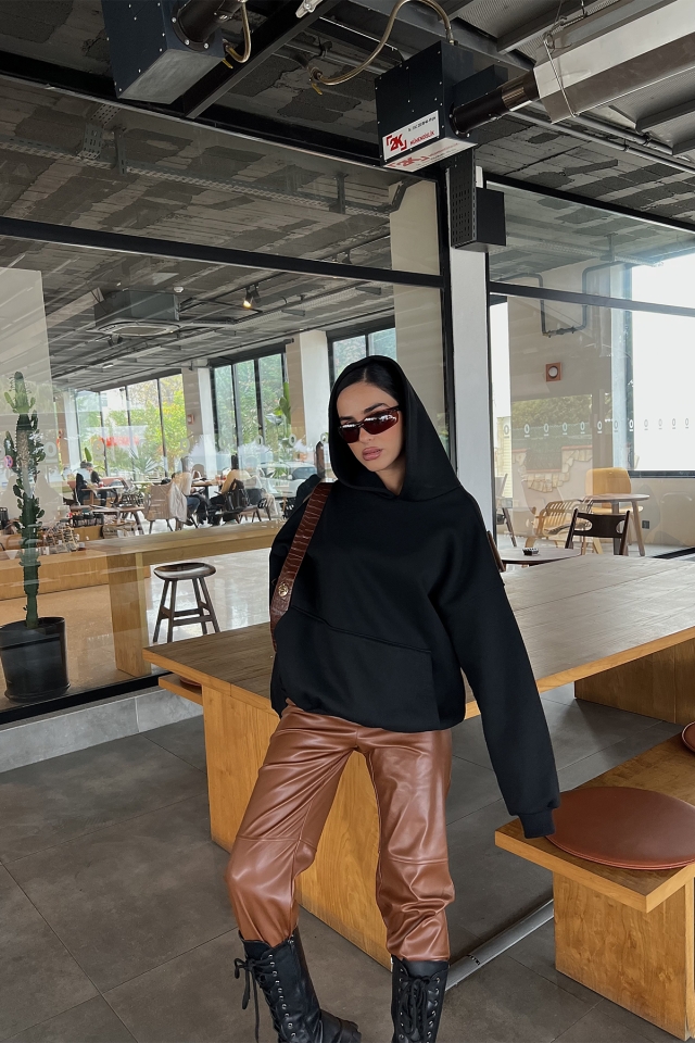 Siyah Kapşonlu Arkası Baskılı Sweat ATE2514