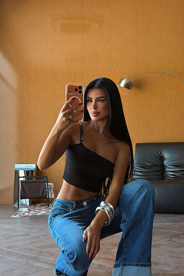 Siyah Kemer Detay Straplez Crop Top