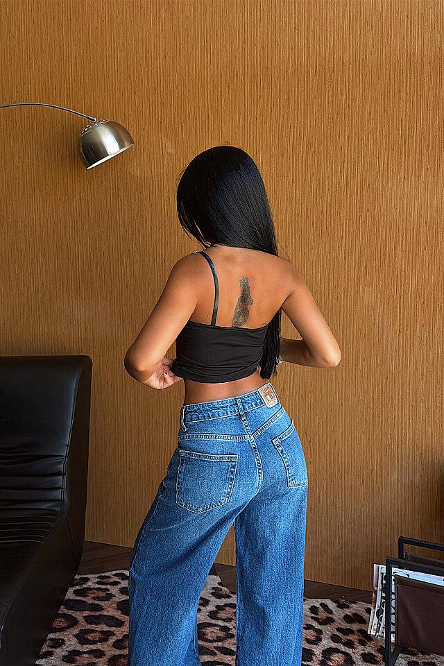 Siyah Kemer Detay Straplez Crop Top