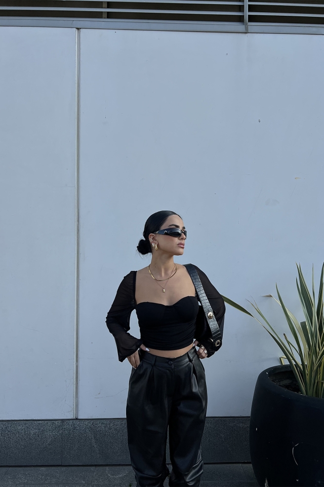 Siyah Kolları Tül Crop Top ATE2377