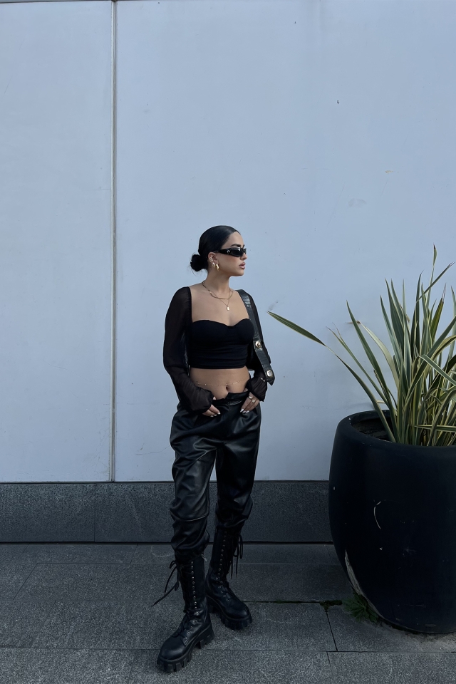 Siyah Kolları Tül Crop Top ATE2377