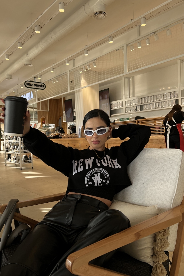 Siyah New York Baskılı Crop Top ATE3353
