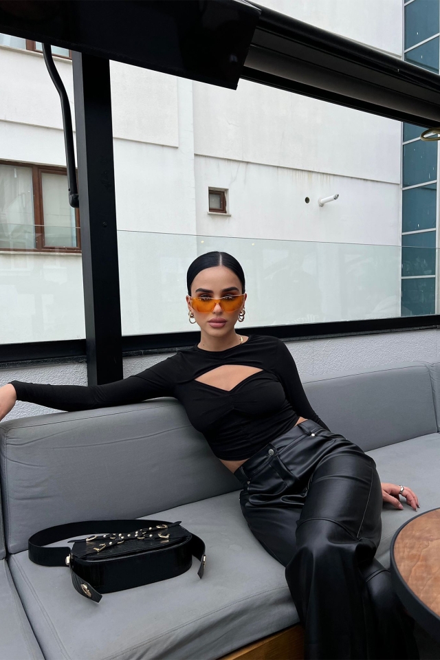 Siyah Pencere Detay Bluz ATE2607 - EYYO