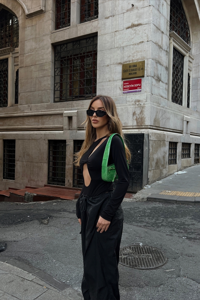 Siyah Pencere Detay Bodysuit ATE2206
