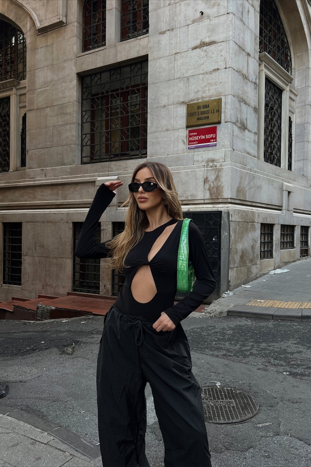 Siyah Pencere Detay Bodysuit ATE2206