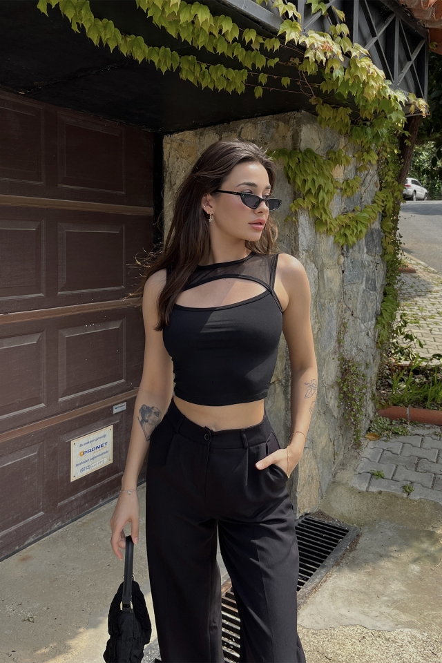 Siyah Pencere Detay Crop Top ATE6476 (1)