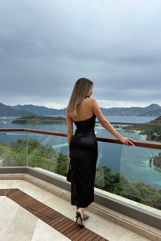 Siyah Sırt Detay Saten Elbise ATE6573