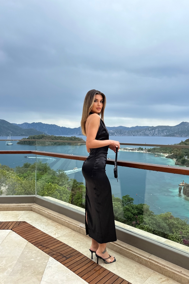 Siyah Sırt Detay Saten Elbise ATE6573
