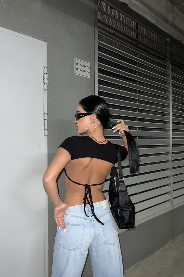 Siyah Sırtı Bağlamalı Crop Top ATE6924