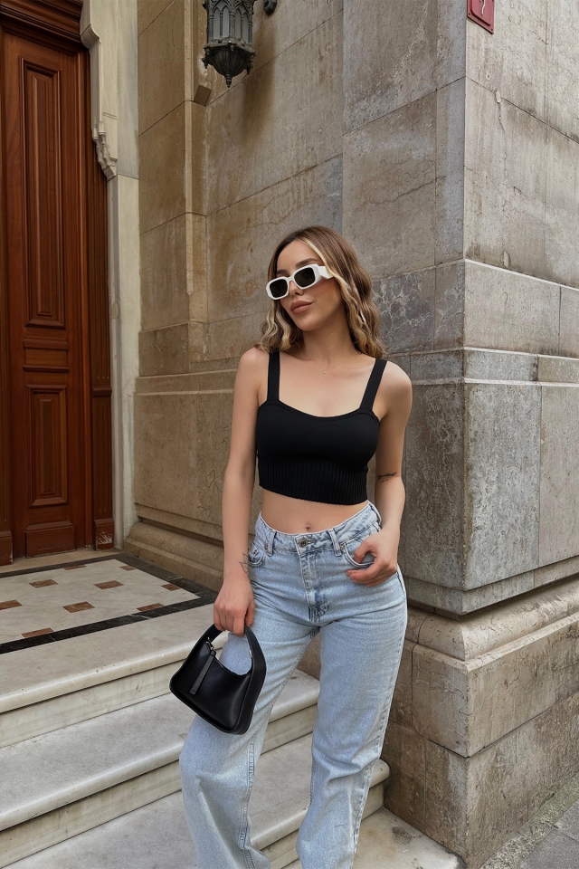 Siyah Triko Askılı Crop Top (1)