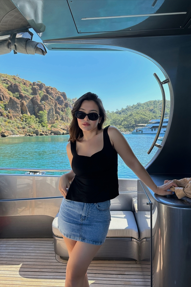 Siyah Yırtmaç Detay Crop Top ATE6334