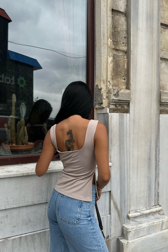 Taş Yırtmaç Detay Crop Top ATE7952
