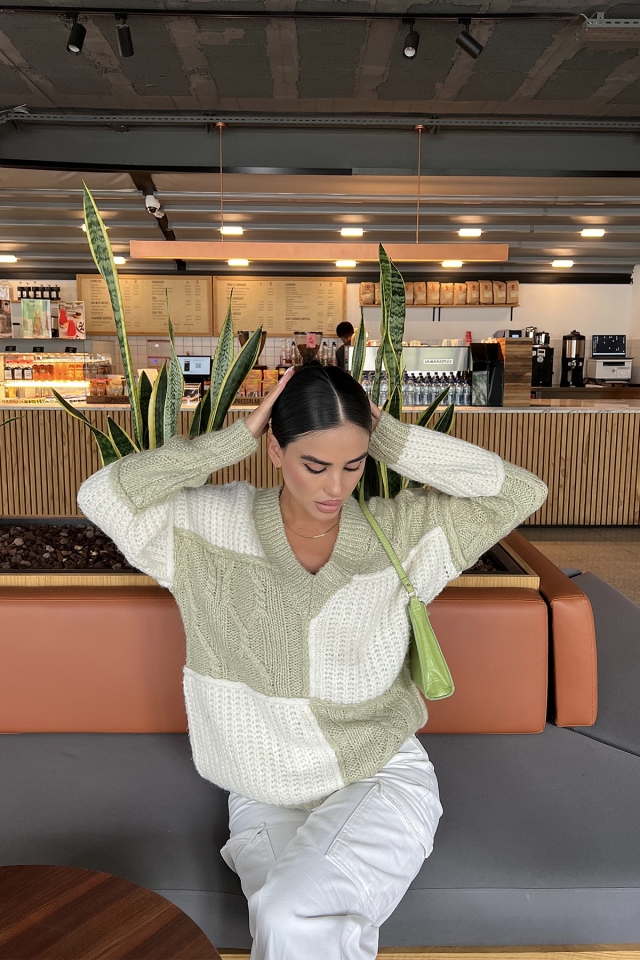 V Collar Double Color Sweater ATE1972