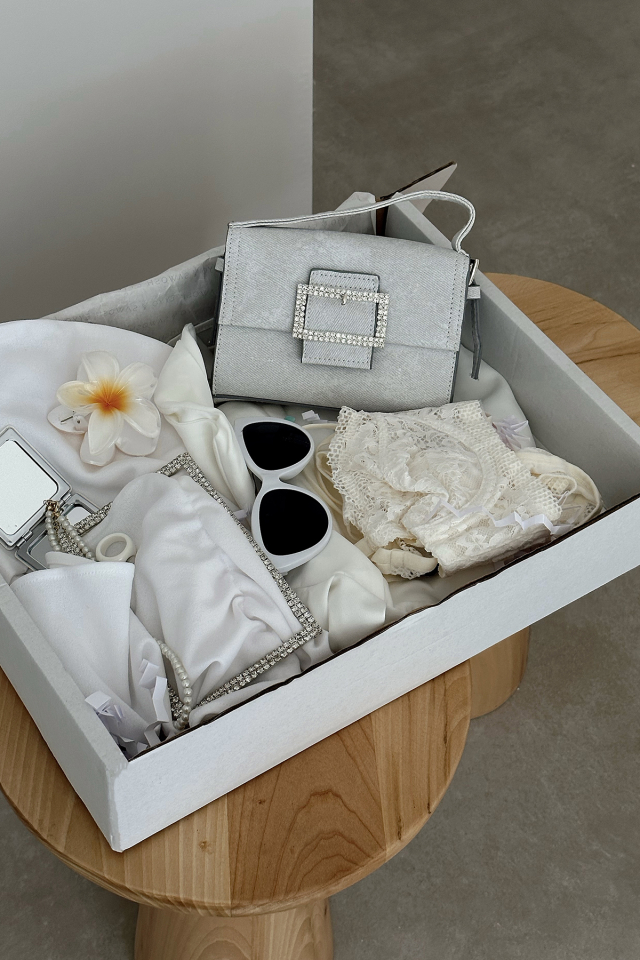 White Eyyo Box ATE8644 - EYYO